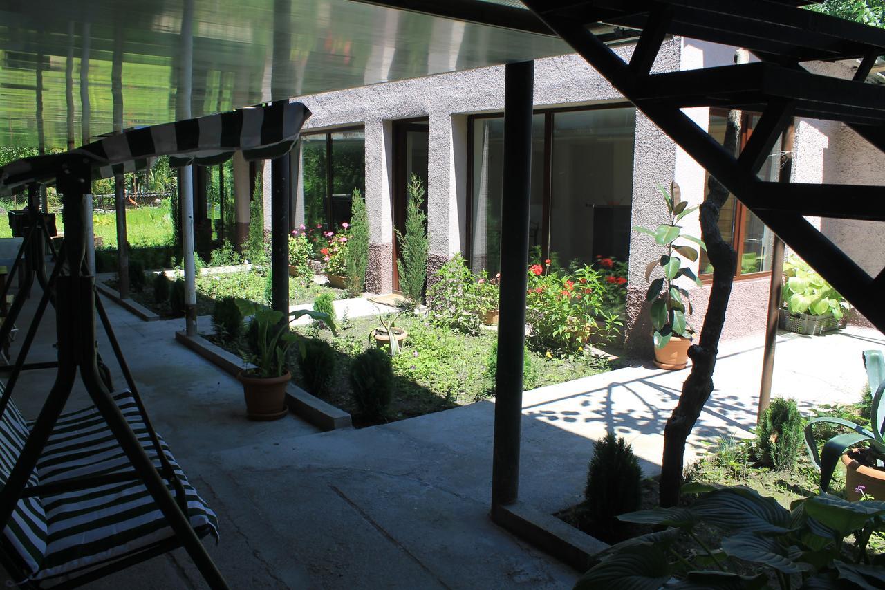 The Kiwi House Hotel Lagodekhi Buitenkant foto